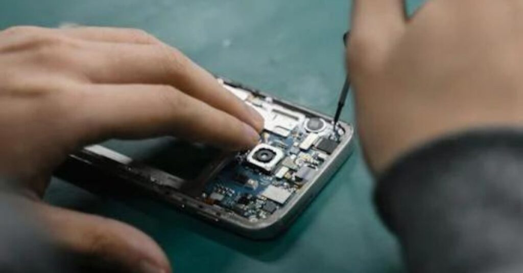 How the Motherboard of Your Phone Gets Damaged